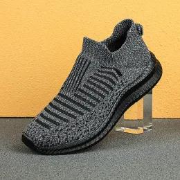 Buty gorąca sprzedaż tanio szary siatkowe trampki Skarpety Mężczyzna oddychający buty do biegania Mężczyźni wygodne męskie buty trenera plus size 49