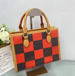 Punti di alta qualità Contrasto Colore estate Nuova borsa a tracolla a peccata di moda Portable Messenger Piccola spalla fresca Small Scorse quadrate