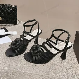 Slingbacks مصمم نسائي مصمم صندل كعب مفتوح أصابع خروف قش قش عتيقة صندال بوهيميا كاميليا زهرة الضيقة الفرقة الكاحل زلة على اللباس أحذية