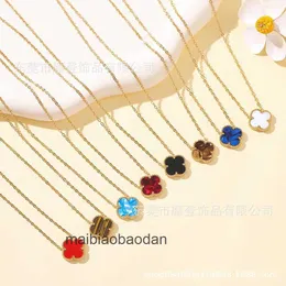 디자이너 럭셔리 목걸이 Fanjia Double Side Clover Necklace for Womens Fashion and Luxury 흰색 조개 트렌드가있는 2 조각 럭키 잔디 쇄골 체인