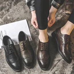 Casual Shoes Męska wiosenna sukienka biznesowa koronkowa skóra rzeźbiona Masowa moda formalny projektant Vintage wysokiej jakości