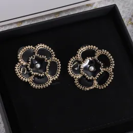 Lyxdesignerörhängen Studs Classic Double Letter Floral Brass smycken Packa upp kvinnors bröllopspresenter