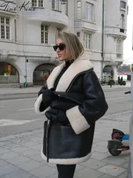 Jackets Tino Kino Moda de couro quente Casaco de pele Mulheres 2023 Inverno de manga comprida Lappels de veludo chiques Motor preto da rua feminino