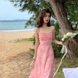 Sukienki codzienne 2024 Summer Szyfonowy delikatny fragmentowany różowy wróżka sukienka z otwartym tylnym spódnicą na plażę turystyczną dla kobiet