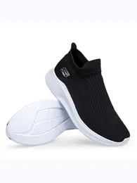 Sketchers ayakkabı kadın tasarımcı spor ayakkabı boyutu 12 Sketcher Man Light Go Walk Walk Cleat Trainer Erkekler Beyaz Gri Mavi Nefes Bulabilir Yaz Sonbahar Atlet Koşu Ayakkabıları A330