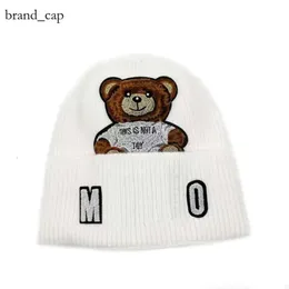 HQ19 2024 New Women Mos Beanie Hat Bear Bear Kninted Hat Beainie Moschinno Designer Skull Dark Fashion Pair 4 Colors A1 6121