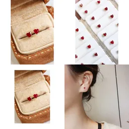 22090410 다이아몬드 박스 -Ruby Jewelry Earrings 귀 스터드 AU750 금 0.27ct 빨간 심장 모양의 로맨스 보석 선물 아이디어 원래 품질