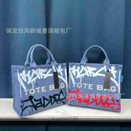 Designer Women's Mac Tote Bag Womens 2024 Nuovo Bag di graffiti in stile straniero Trend estivo Spalla Messenger creativa