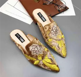 Muli da ricamo alla moda Donne Donne Slide Slifori 3D ricamato 3D scarpe di velluto da donna decorazione fiore Kendall 21071229721064
