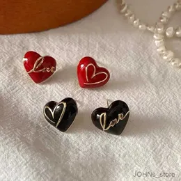 Dangle żyrandol vintage czerwona szkliwo Glaze Letter miłosny kolczyki dla kobiet moda słodka asymetryczna kolczyki w kształcie serca biżuteria