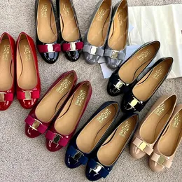 Sandal Bale Ayakkabıları Yaz Açık Düz Elbise Lüks Beden 35-42 Dans Vara Günlük Siyah Beyaz Tasarımcı ile Kutu Partisi Loafer Kadın Deri Düğün Ayakkabıları