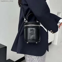 Luksusowe marki torebki projektanty torebki damskie w stylu koreański wysokiej i wszechstronna torba kubełkowa Summer Nowa niszowa niszowa torebka crossbody dla kobiet