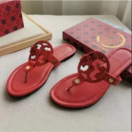 2024 Дизайнерские туберкулезные сандалии Miller Slippers Torybutch Sandals Womens Summer Fashion Flat Factory Luxury Slide Flop
