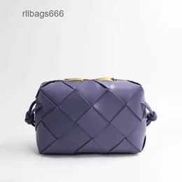 Bottegaas väska läder flicka messenger tote remväskor grön vävd 2024 kassett lyx crossbody män handväska kvinnor klassisk fyrkantig venata väska liten ail8