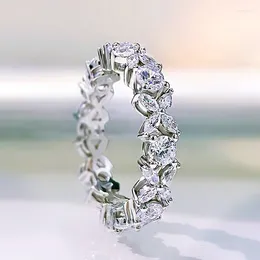 Cluster Rings Models 925 Sterlingsilver glittrande highcarbon dimond zirkonblomma för kvinnors engagemang bröllop fina smycken