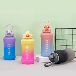 Tumblers Sommer mit hoher Kapazität Gradient Sprungbrunnen Wasserpokal im Freien tragbare Fitness- und Sportflaschengeschliffener Raum