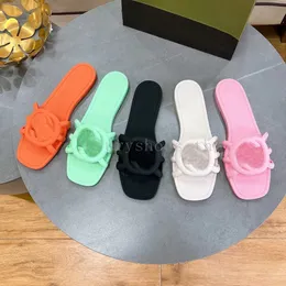 Дизайнерские сандалии резиновые тапочки, перекрывающие G Slides Women Flat Slides Желея скольз