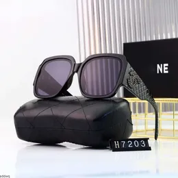 Designer per gli occhiali da sole popolari da sole Donne occhiali Fashion Metal Sun occhiali con Box 6Color 2024