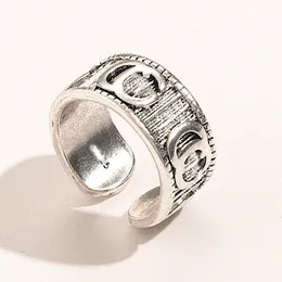 Moderingar märke bokstav finger ring designer band hög kvalitet S925 silverälskare öppna justerbara bröllop smycken tillbehör