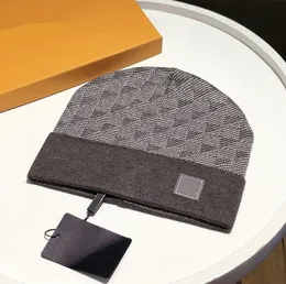 Hot Classic Letter Strick -Mütze für Männer Frauen Herbst Winter warme dicke Wolle Stickerei kalte Hut Paar Modehüte gute Qualität
