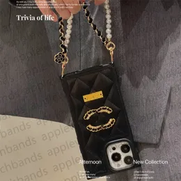 Square Phone Case Designer iPhone Hülle Handgelenksgurt für iPhone 15 Pro max 14 Pro Max 12 13 Pro Hülle Luxusleder gesteppte Perle Armband Armband Schockdichte Hülle Abdeckung