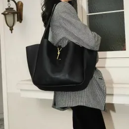 Kadın Tote Torba Tasarımcı Omuz Crossbody Buck Bag Mens Deri Debriyaj Çantaları Koltukaltı Çantası Hobo Luxurys Laptop Dükkan Çantaları