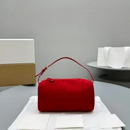 Das minimalistische Design von Bleistiftkoffer und Handtasche