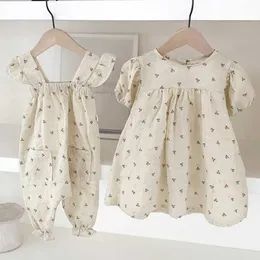 Rompers 1-6Y New Baby Girl Cotton Linen Clothes Girls Ruffle Romper Kids Jumpsuit Summer Sleeveless Button Overalls Children Outfits H240425
