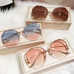 Sunglasses 2024 Luxury Round Gradient Sunglasses Women Metal Curved Eyewear Ocean Rimless Fashion Sun Glasses Ladies UV400 Oculos De Sol 240423