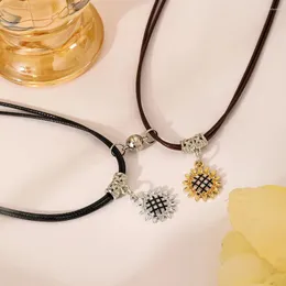 Anhänger Halskette 2pcs Magnetische Paar Halskette für Frauen Männer Biene Sonnenblumen Schmetterling EKG Herzweite Schutz Schmuck Schmuck