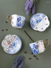 Canecas Pintura Cerâmica Pastoral de estilo chinês Flores assimétricas Tea azul e branco Conjunto de pratos de xícara de café