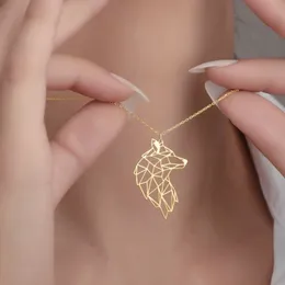 Handgefertigte Origami -Wolf -Halskette von Swanloyalty - Gold plattiert silbernen Wolf Schmuck - Geschenk für Tierliebhaber - Geometrische Wolfshalskette