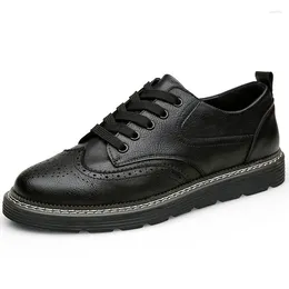 Scarpe casual brogue in pelle uomini che passeggiano da uomo affari formali chaussures homme ufficio allacciano addestratori