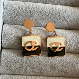 Imagem real feminino Brincos de designer de moda Hoops Rose Gold Square Pingente Brincos de luxo Brincos de aço inoxidável jóias da moda