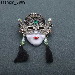 BOOCHES VINTAGE MENAMEL Actor Mask for Women Men Classic Quidaid Rhinestone Metal Brooch Pins فريد تصميم مجوهرات Charm Charm