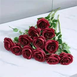 Kwiaty dekoracyjne 10pcs Burgundowe róże sztuczny masa fałszywy Rosesbouquet z długim łodygiem sztucznym życia przypominającym forwedding home deco