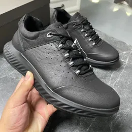 Scarpe casual vera vere in pelle vera uomini che si facevano correre cova sneaker da ginnastica atletica che cammina buco traspirante di alta qualità chic