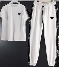 Nuove tute da donna Triangle Brand Sports Sports Suit Pants 2 pezzi set puro cotone Designer Tracksuits