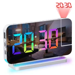 الساعات الجديدة LED Digital Clock Table Watch Electronic سطح المكتب Clocks USB Wake Up FM Radio Time Projector Snooze Alarm