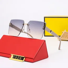 Luxury Designer Brand Retro Overized Square Polarised Solglasögon för kvinnor Män Vintage Shades UV400 Classic Large Metal Rimless Frame Sun Glasses 1924 Box Case
