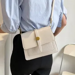 Axelväskor liten klaff fyrkant för kvinnor högkvalitativa läder messenger handväska kvinnlig elegant fast färg crossbody väska bolsa feminina