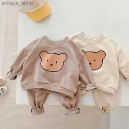 Camisetas 2024 Roupas de menina da primavera Conjunto de roupas infantis para crianças desenhos animados tampos de urso e calças Tops Sorto e calça 2PCSL2404