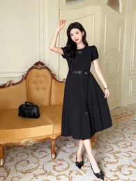 Designer's 2024 Summer Dress for Girls مع انخفاض العمر ، وعلامة مثلث ، وملاءة نحيفة ، وحزام مجاني