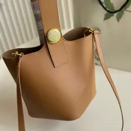 Cool and fashionable new bucket bag shoulder bag handbag diagonal cross bag inside outside all made of cowhide material with excellent texture and lightweight feel