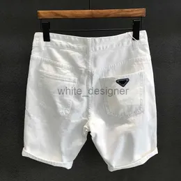 メンズのためのデザイナージーンズ2024ニューコングトレンディホワイト穿孔デニムショーツマンレジャートレンド夏のスクラッチbe食のファッションパンツ