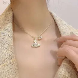 Designer Viviane Westwood Jewelry Empress Dowager Nanas Matching Pin Collana della catena Saturno Collana personalizzata Minimalista e Design alla moda Catena 2973