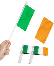 Bandeiras de banner Irlanda Mini Flag Hand mantinha uma pequena miniatura nacional irlandesa no bastão resistente às cores vívidas Hibernian 5x Packing27021114