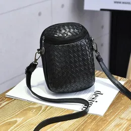 Omuz çantaları cep telefonu çantası kadınlar 2024 mini Koreli bir moda haberci asılı boyun sıfır cüzdan