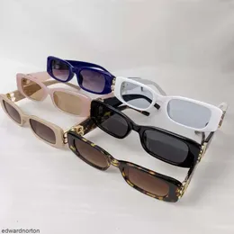 Sonnenbrille Mode Brillen über Sonnenbrillen kleine Rechteck Frauen und Herren 2024 Brand Design Damen Damen im Freien Einkaufsschatten Retro Männer Sonnenbrillen