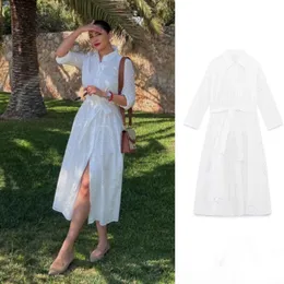 Elegante bestickte weiße Kleidung Frauen Chic Lupe Langarm hoher Taille Schnürung Maxi -Kleider Mode weiblich Hohlloch Vestidos 240418